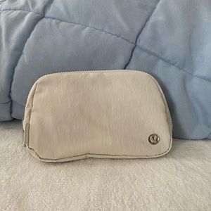 Lululemon everywhere belt bag white opal